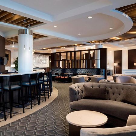 Sheraton Cavalier Calgary Hotel Exterior photo