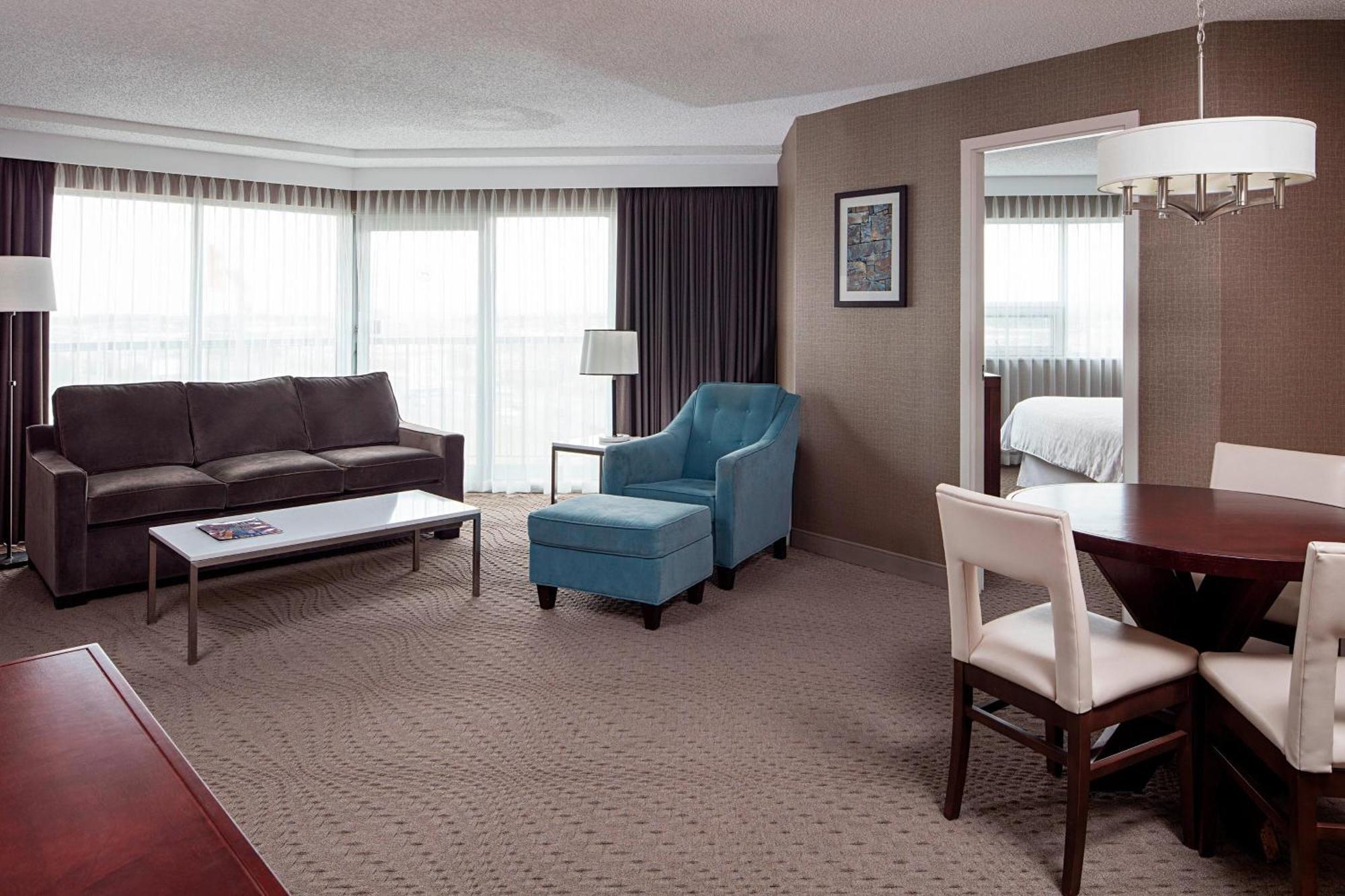 Sheraton Cavalier Calgary Hotel Exterior photo