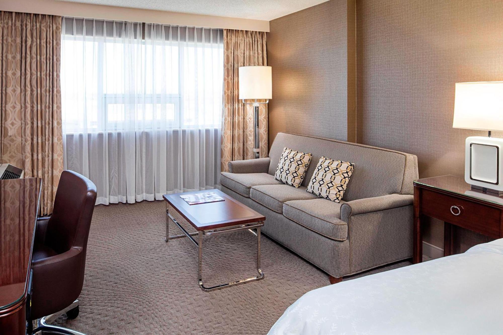 Sheraton Cavalier Calgary Hotel Exterior photo