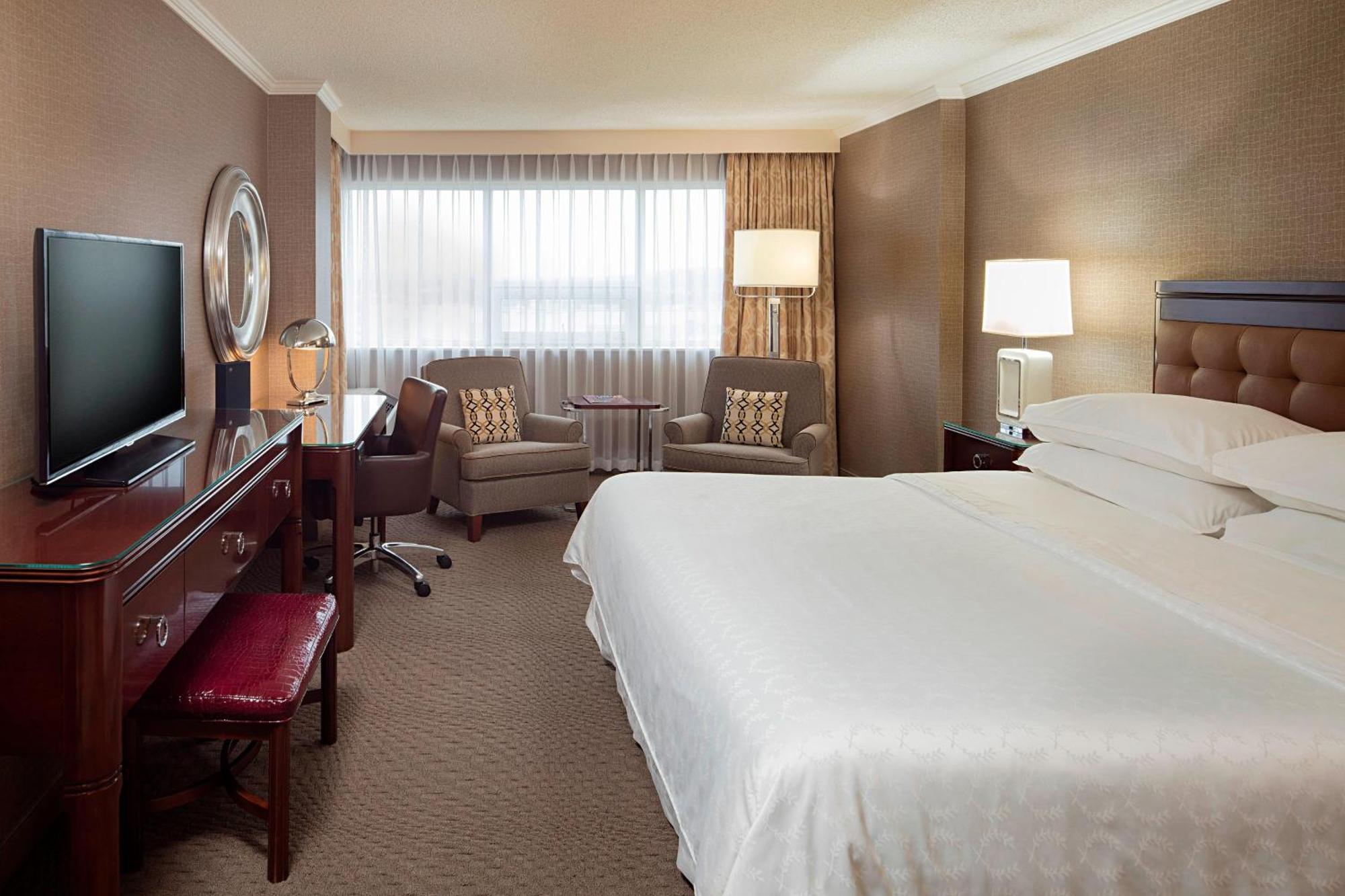 Sheraton Cavalier Calgary Hotel Exterior photo