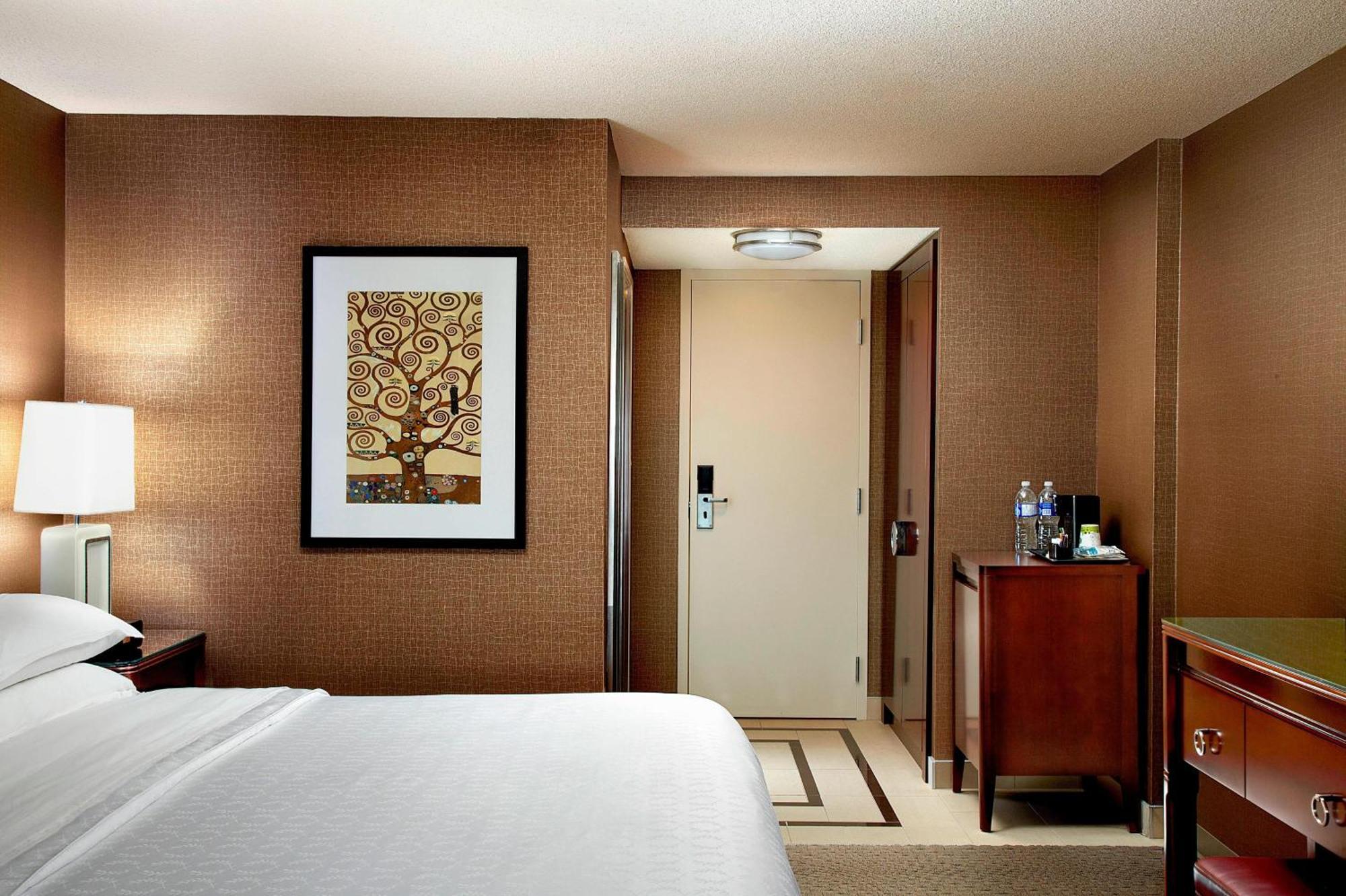 Sheraton Cavalier Calgary Hotel Exterior photo